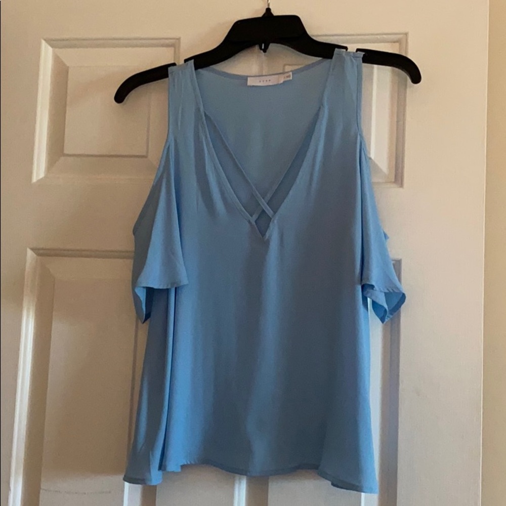 Cute blue top
